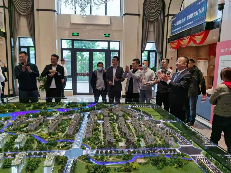 1.EBET易博江山府接待履历团参观.jpg
