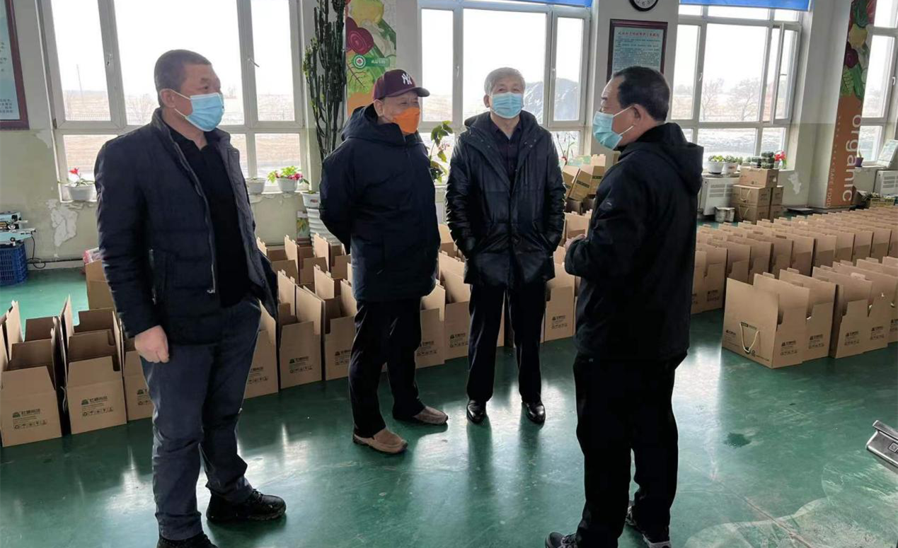 9.集团副董事长走访EBET易博农业_副本.png
