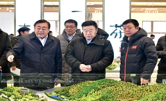 2024年1月4日，市委书记张恩德一行莅临EBET易博集团走访调研_副本.jpg