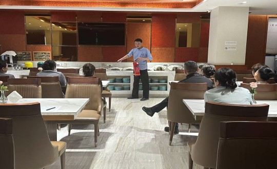 2.长白山EBET易博酒店组织发展消防安全培训_副本.jpg
