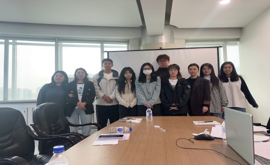24.长春大学学子与EBET易博健康产业集团居家事业部员工合影留想_副本.jpg 24.长春大学学子与EBET易博健康产业集团居家事业部员工合影留想_副本.jpg