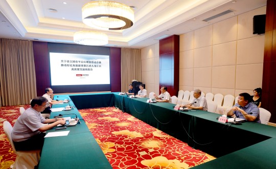 2.荣成市委市当局辅导听取王岩董事长汇报工作_副本.jpg
