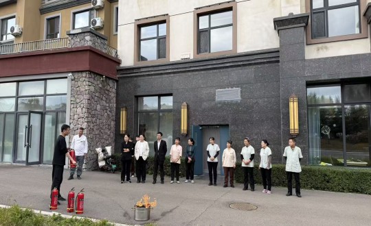 1.长白山EBET易博酒店组织发展消防安全培训_副本.jpg