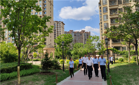 10.物业公司总经理岳奇带队到嘉邑查抄_副本.jpg