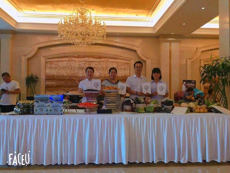 9.农业公司进行主题巡展活动.jpg